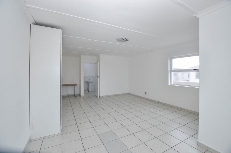 8 Bedroom Property for Sale in Parklands Western Cape
